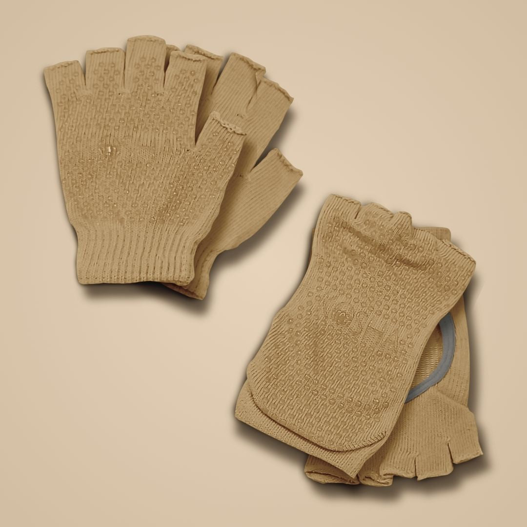 yoga socks and gloves for men and women made from cotton and anti ski non slip silicone in Brown colour