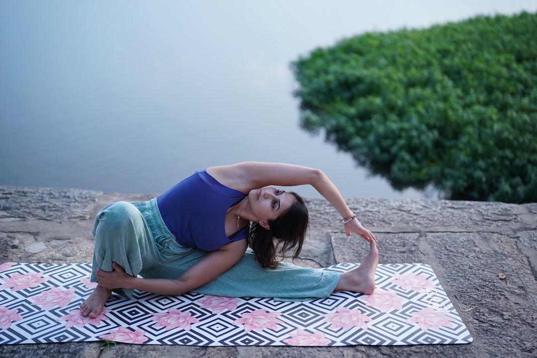 Anti-Slip Yoga Mat Towel Cover for Yoga Gym - Absorbent, Durable, and  Non-Slip Fitness Exercise Blanket - 183x63cm Sky Blue Plum Design